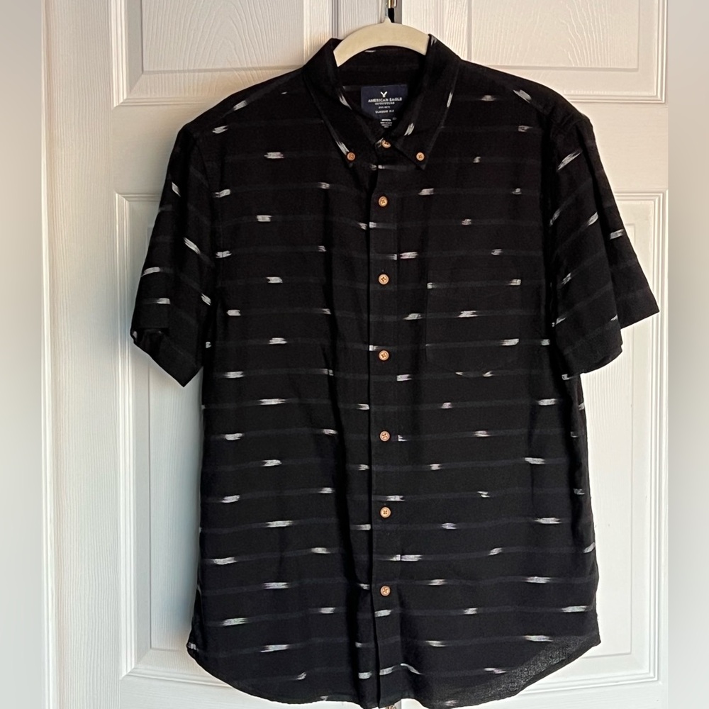 American Eagle Black & White Design Button Down Classic Fit Shirt